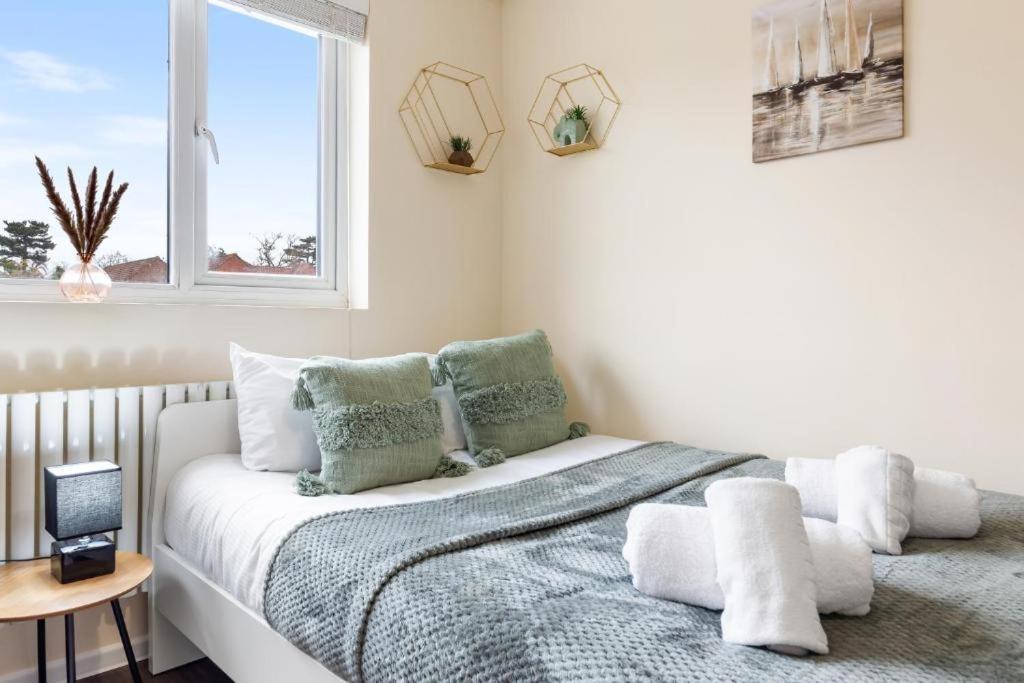 Twickenham Homes Айсълуърт Екстериор снимка