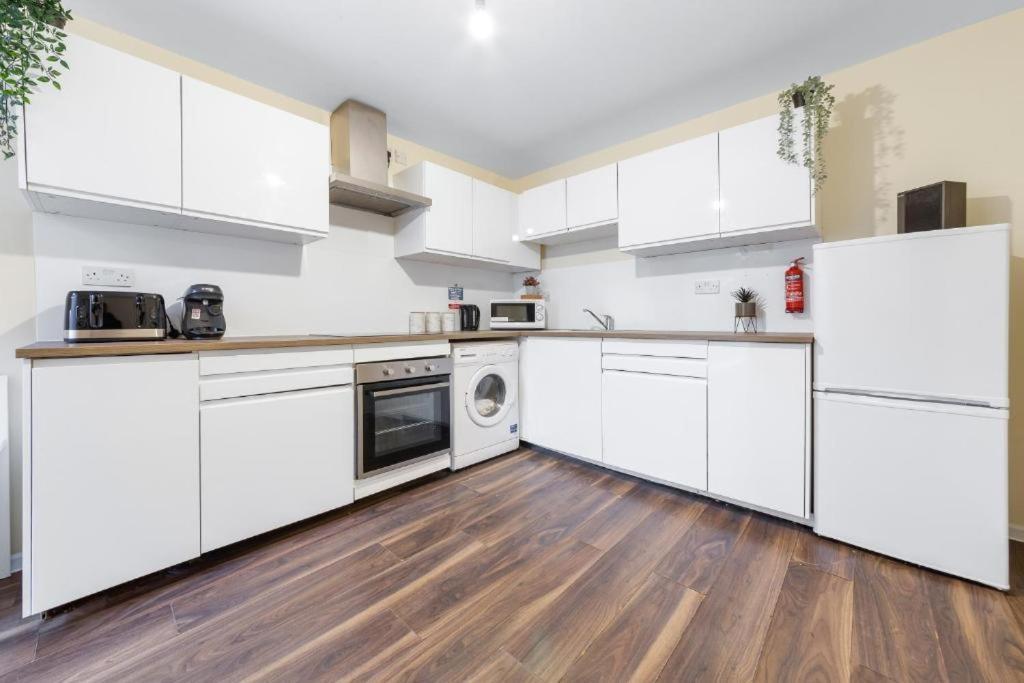 Twickenham Homes Айсълуърт Екстериор снимка