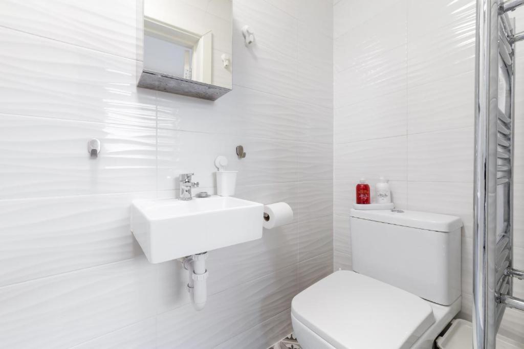 Twickenham Homes Айсълуърт Екстериор снимка